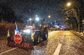 Several Dozen Farmers From The Coordination Rurale At Porte d Auteuil - Paris