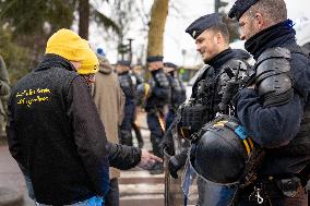 Several Dozen Farmers From The Coordination Rurale At Porte d Auteuil - Paris