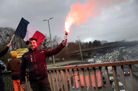 Several Dozen Farmers From The Coordination Rurale At Porte d Auteuil - Paris