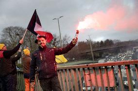 Several Dozen Farmers From The Coordination Rurale At Porte d Auteuil - Paris