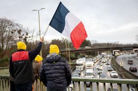Several Dozen Farmers From The Coordination Rurale At Porte d Auteuil - Paris