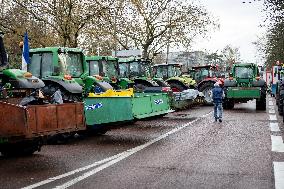 Several Dozen Farmers From The Coordination Rurale At Porte d Auteuil - Paris