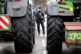 Several Dozen Farmers From The Coordination Rurale At Porte d Auteuil - Paris