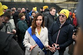 Sarah Knafo At Farmers Protest - Paris