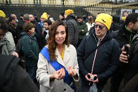 Sarah Knafo At Farmers Protest - Paris