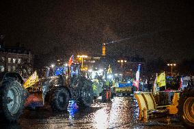 French farmers leaves Paris
