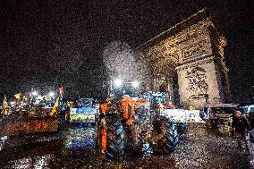 French farmers leaves Paris