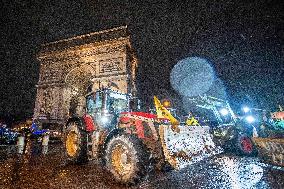 French farmers leaves Paris