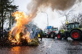 Several Dozen Farmers From The Coordination Rurale At Porte d Auteuil - Paris AJ