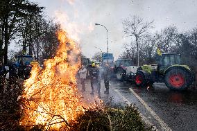 Several Dozen Farmers From The Coordination Rurale At Porte d Auteuil - Paris AJ