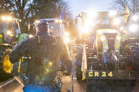 Several Dozen Farmers From The Coordination Rurale At Porte d Auteuil - Paris AJ