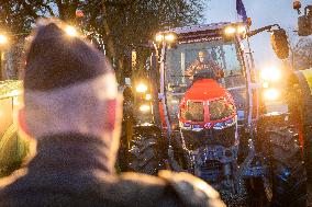 Several Dozen Farmers From The Coordination Rurale At Porte d Auteuil - Paris AJ