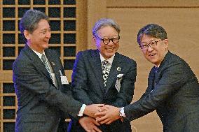 Automotive Industry Five-Group New Year's Greetings Exchange