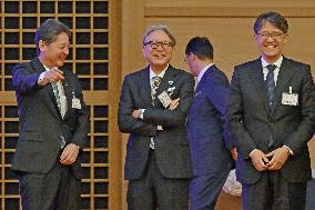 Automotive Industry Five-Group New Year's Greetings Exchange