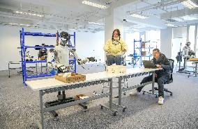 Humanoid Robots Simulation Training