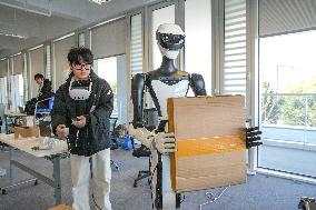 Humanoid Robots Simulation Training