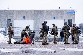 Federal Agents Clash With Protesters - Minneapolis