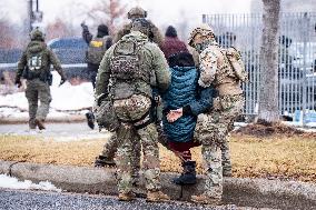 Federal Agents Clash With Protesters - Minneapolis
