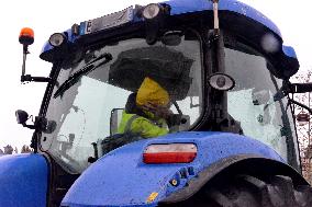 Several Dozen Farmers From The Coordination Rurale Arriving In Paris