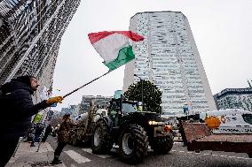 Manifestazione agricoltori in piazza duca d’Aosta contro approvazione del trattato Mercosu