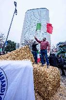 Manifestazione agricoltori in piazza duca d’Aosta contro approvazione del trattato Mercosu
