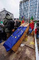 Manifestazione agricoltori in piazza duca d’Aosta contro approvazione del trattato Mercosu