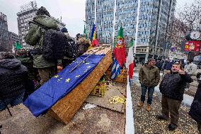 Manifestazione agricoltori in piazza duca d’Aosta contro approvazione del trattato Mercosu