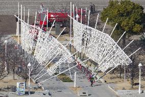 Artwork collapses before illumination event in Kobe