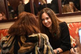 Sarah Knafo Meets Parisians At Cafe - Paris