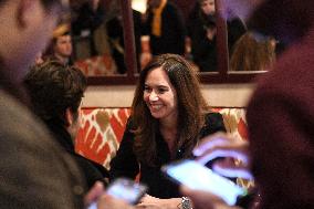 Sarah Knafo Meets Parisians At Cafe - Paris