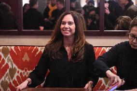 Sarah Knafo Meets Parisians At Cafe - Paris