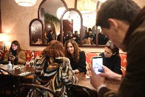 Sarah Knafo Meets Parisians At Cafe - Paris