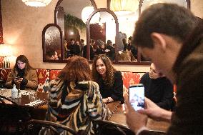 Sarah Knafo Meets Parisians At Cafe - Paris