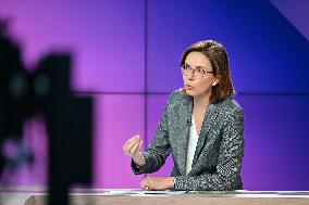 Amelie de Montchalin On Dimanche En Politique - Paris