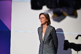 Amelie de Montchalin On Dimanche En Politique - Paris