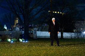 President Trump walks on the South Lawn - DC