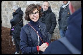 Exclusive - Dog Wellness Spaces in Paris With Rachida Dati - Paris