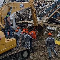 Death Toll in Central Philippine Landfill Collapse Climbs to 6