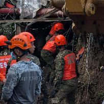 Death Toll in Central Philippine Landfill Collapse Climbs to 6
