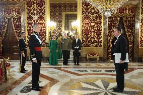 The King receives the Letters of Credence of the new ambassadors