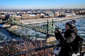 Ice Floes On Danube River In Budapest - Hungary