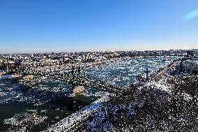 Ice Floes On Danube River In Budapest - Hungary