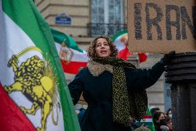 Rally in Support of The Protest in Iran - Paris