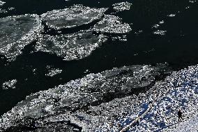 Ice Floes On Danube River In Budapest - Hungary