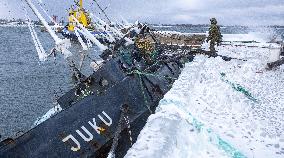 Rescue efforts for storm-sunk ship