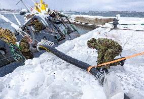 Rescue efforts for storm-sunk ship