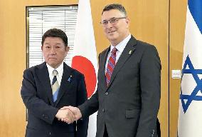Japan foreign minister in Jerusalem