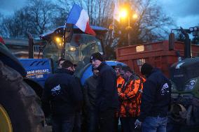 Farmers Blockade Paris With Tractors - Paris