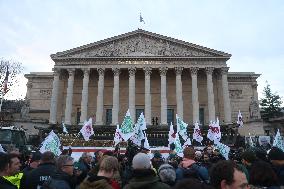 Farmers Blockade Paris With Tractors - Paris