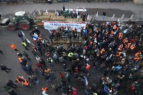 Farmers Blockade Paris With Tractors - Paris